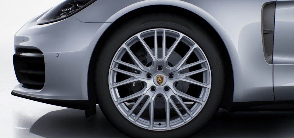 21-inch Exclusive Design sport wheels painted in exterior colour