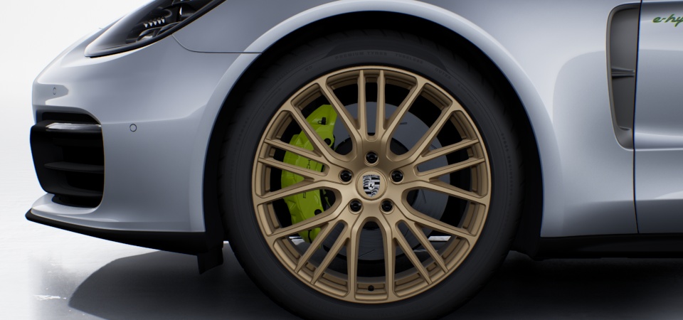 21-inch Exclusive Design sport wheels painted in Satin Aurum