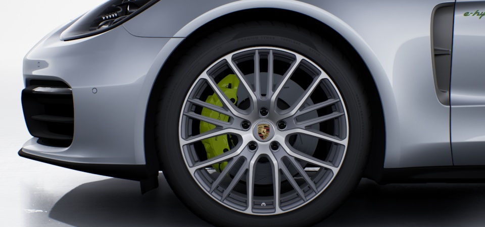 21-inch Panamera Exclusive Design sport wheels painted in Platinum Silver