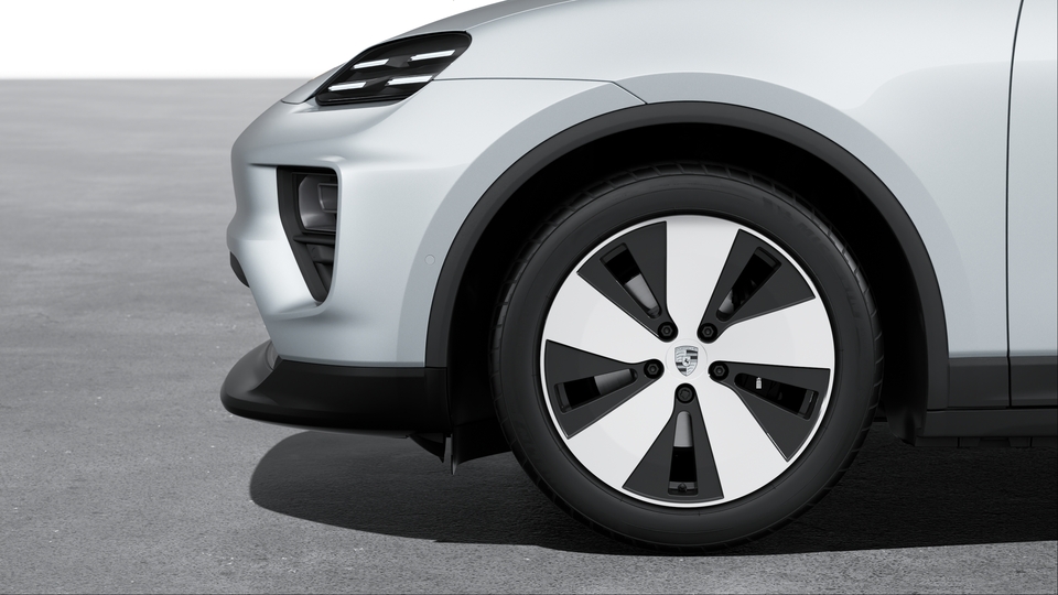 20-inch Macan wheels painted in Black (highgloss)