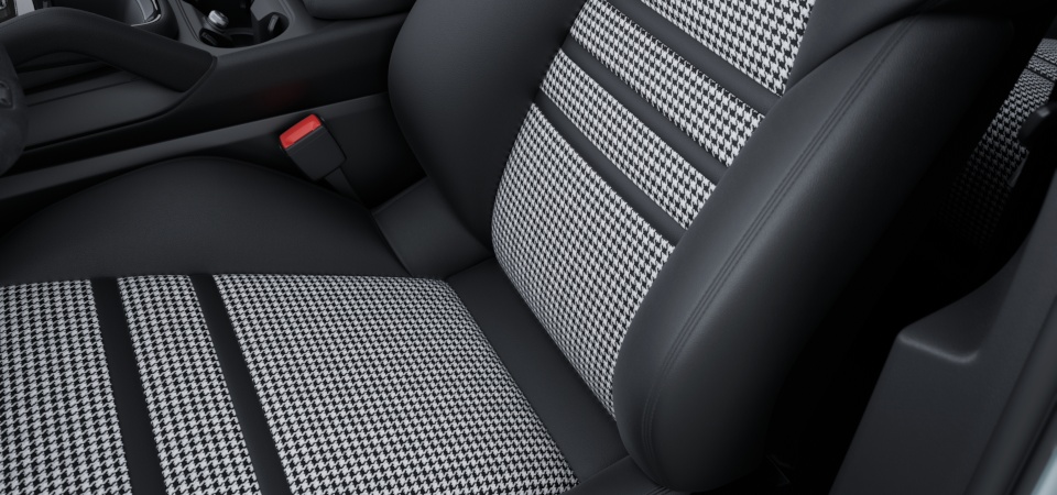 Partial leather interior in black with seat centres in fabric