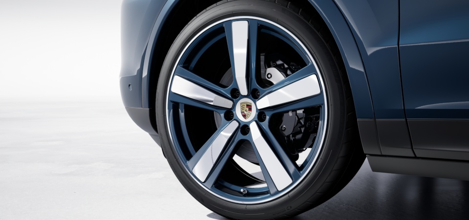 22-inch Exclusive Design Sport wheels painted in exterior colour