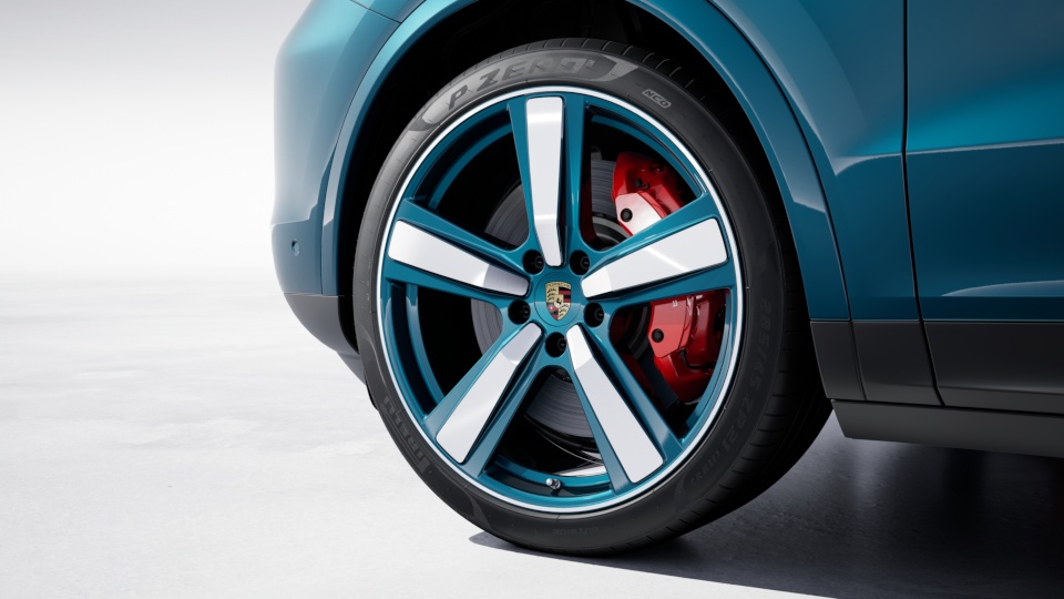 22-inch Exclusive Design Sport wheels painted in exterior colour