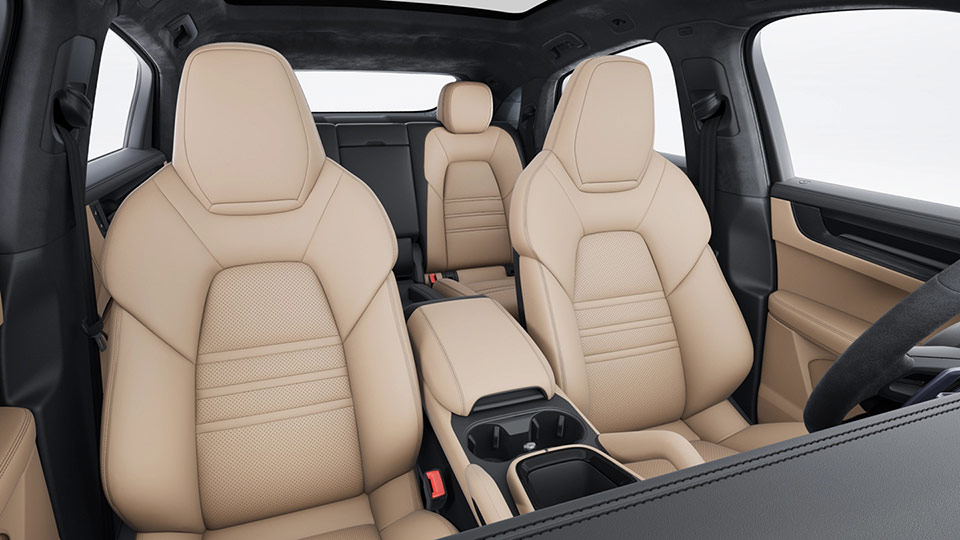 Leather interior in two-tone combination, smooth-finish leather Black and Mojave Beige