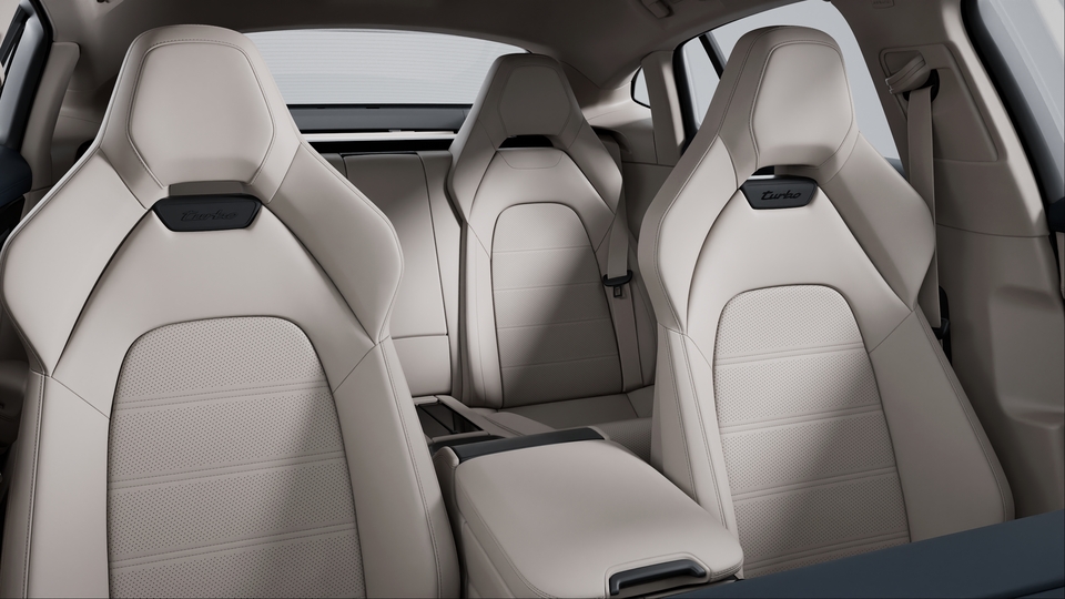 Two-tone leather interior in Darknightblue and Chalk Beige, smooth-finish leather