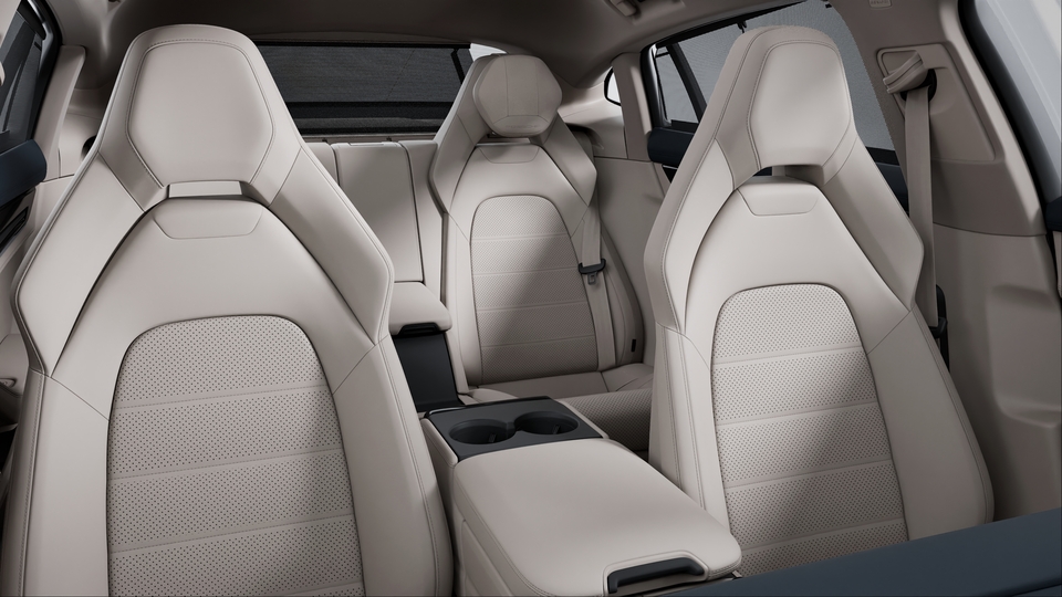 Two-tone leather interior in Darknightblue and Chalk Beige, smooth-finish leather